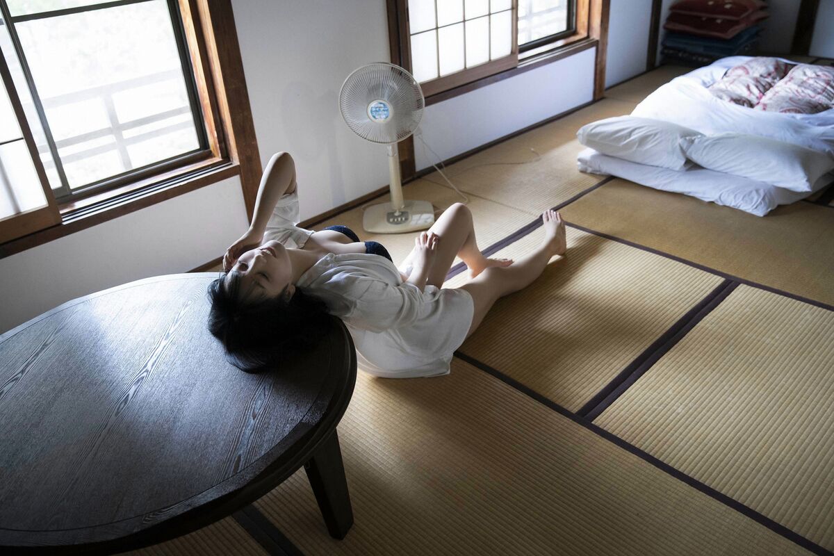 YS Web 2020-12-09 Vol.901 Mariko Seyama 脊山麻理子 – 才女アナウンサーの愛人遊戯