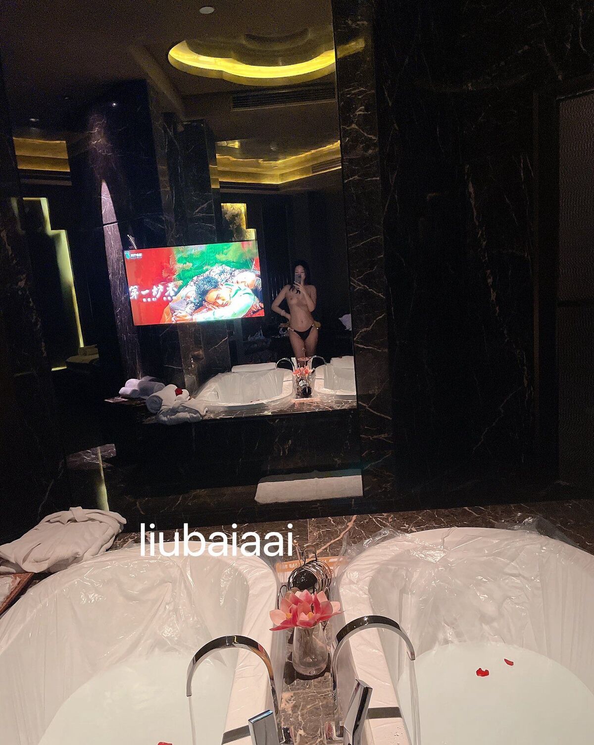 liubaiaai – 極品女神美穴超粉爽爆啪啪啪 (38P – 15V)