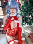 Cosplay美女日奈嬌甘雨聖誕主題性感紅色情趣內衣配紅絲吊襪秀豐腴身材惹火誘惑寫真120P