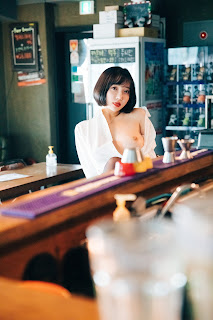 [Loozy] Son Ye-Eun (손예은) – Tainted Love Bar