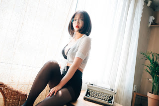 [Loozy] Son Ye-Eun (손예은) – Officegirls Vacation Vol.1