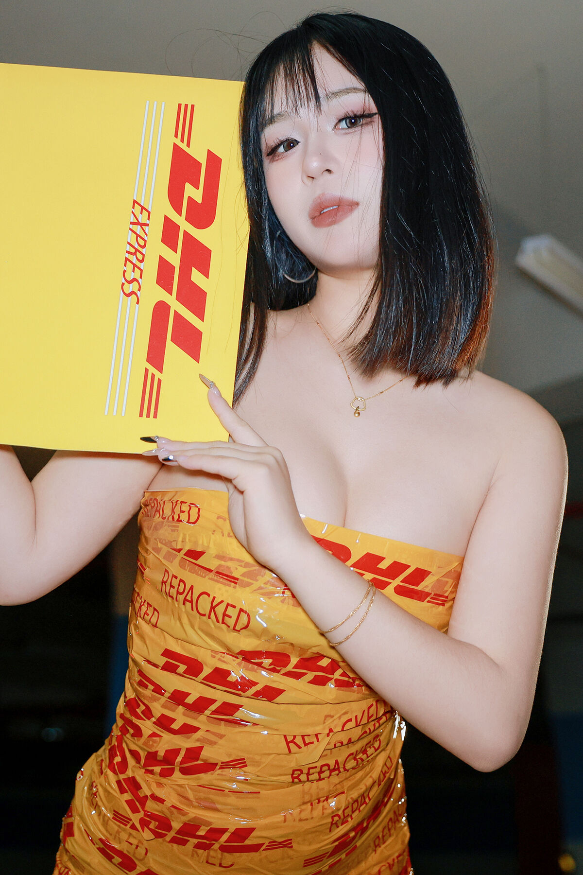 YiTuYu艺图语 Vol.8494 王哪跑 (28P)