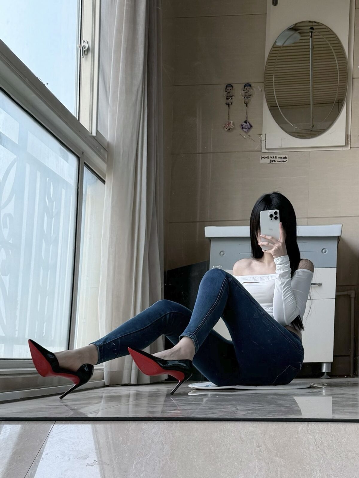 Coser@不可爱羚 – 牛仔裤 (29P – 7V)