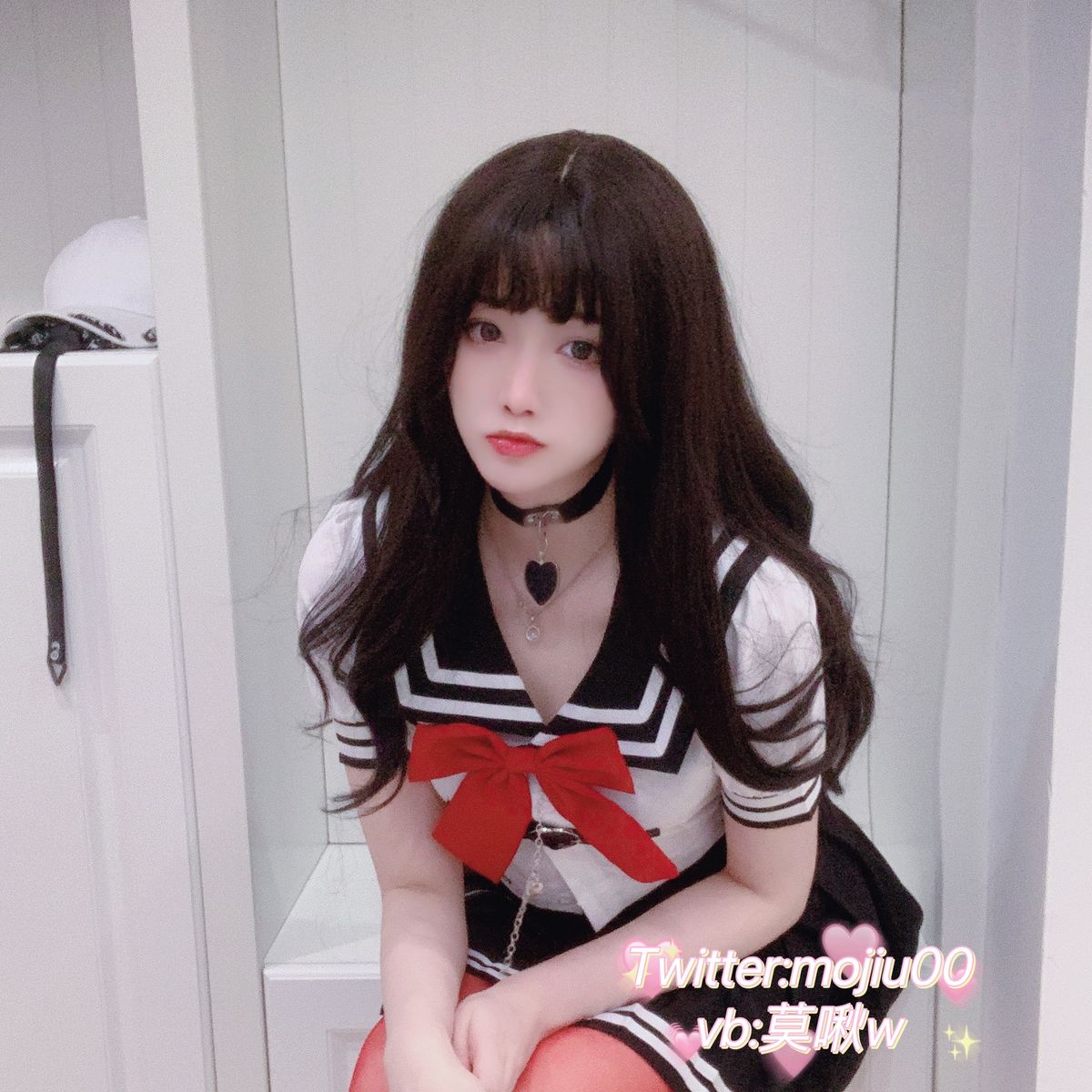 Coser@小青茗 – 露脸JK定制红色丝袜 (33P)