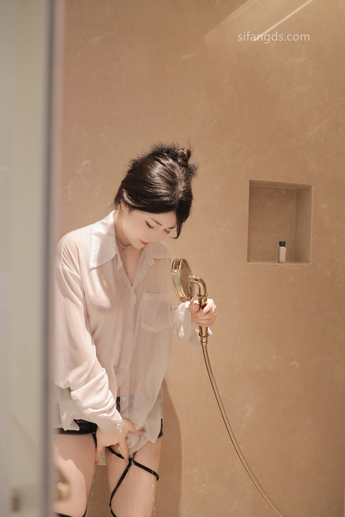 XR Uncensored Chen Xiao Hua 陈小花 – R18 秀人网模特 浴室中的激情 Part01 (47P – 8V)