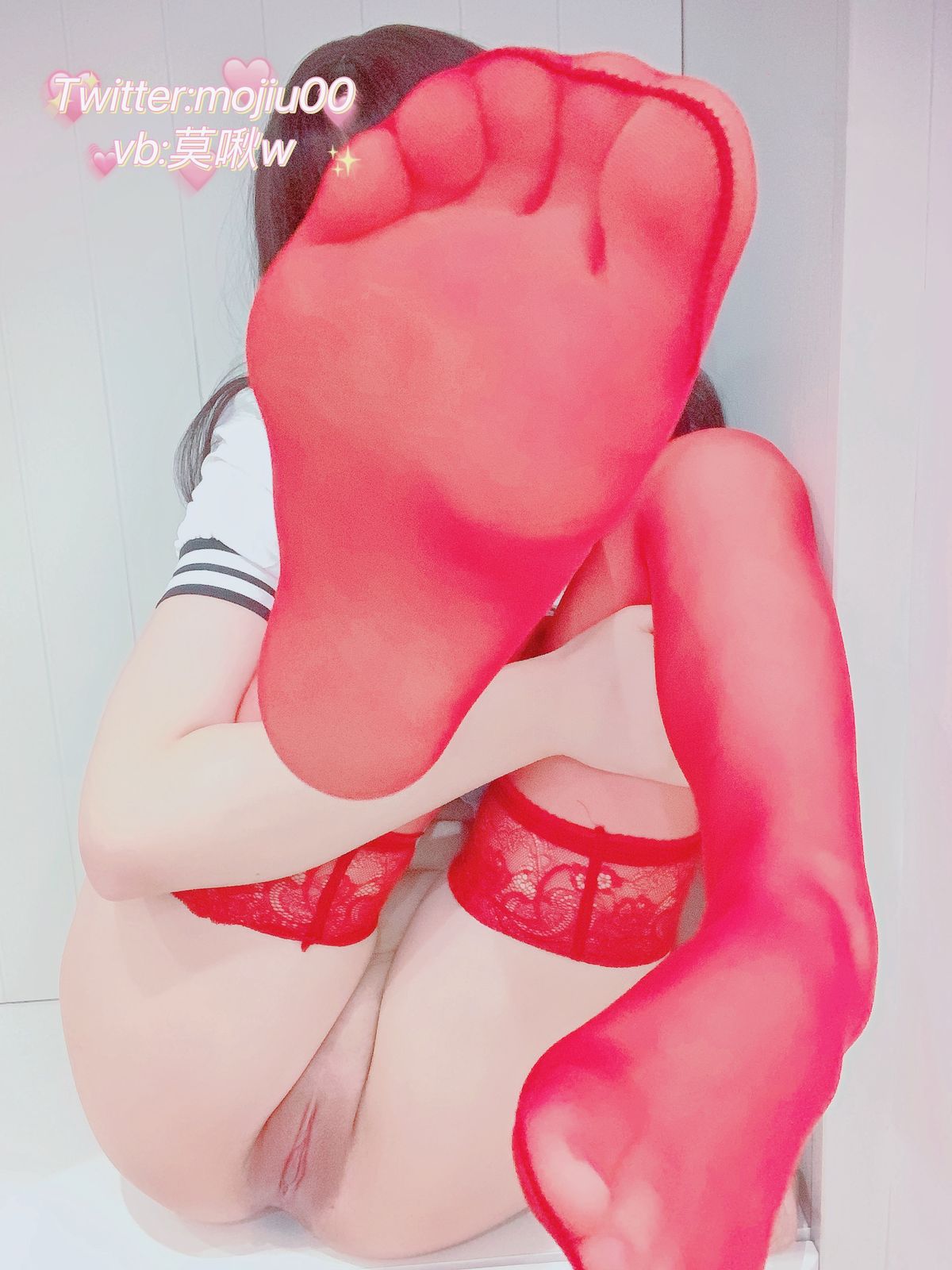 Coser@小青茗 – 露脸JK定制红色丝袜 (33P)