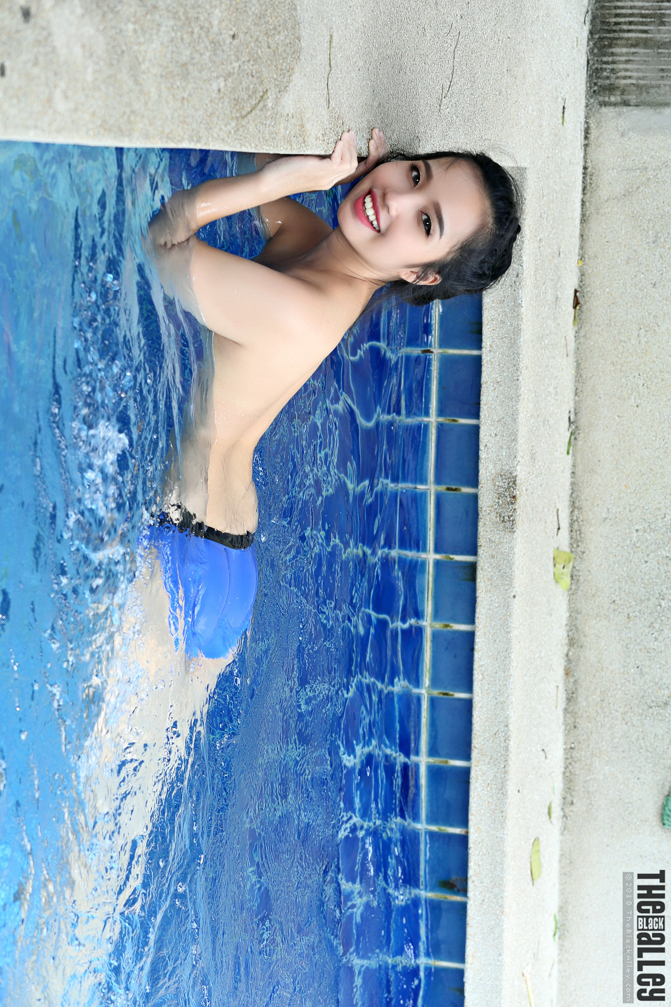Norah The Black Alley Photobook Set.03