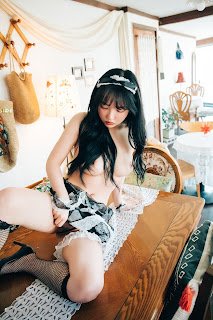 [Loozy] Son Ye-Eun (손예은) – Fetish Cafe