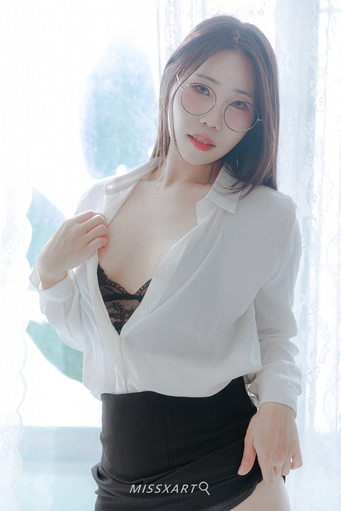 EUN – Office girl