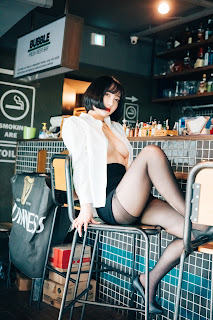 [Loozy] Son Ye-Eun (손예은) – Tainted Love Bar