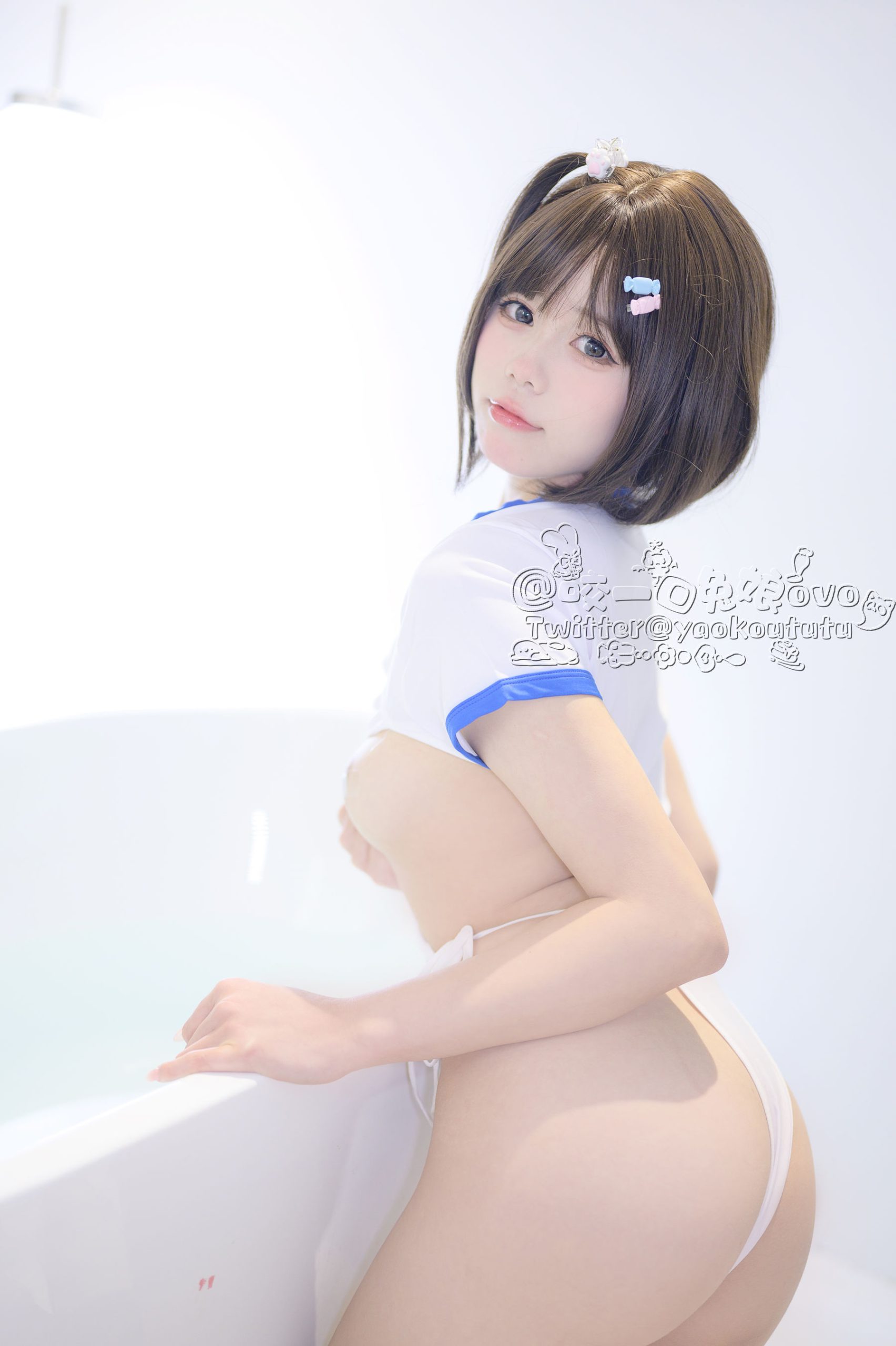 [福利COS] 咬一口兔娘 - 纯白欲缸