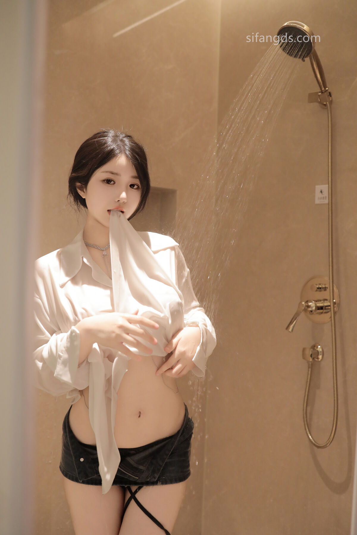 XR Uncensored Chen Xiao Hua 陈小花 – R18 秀人网模特 浴室中的激情 Part01 (47P – 8V)