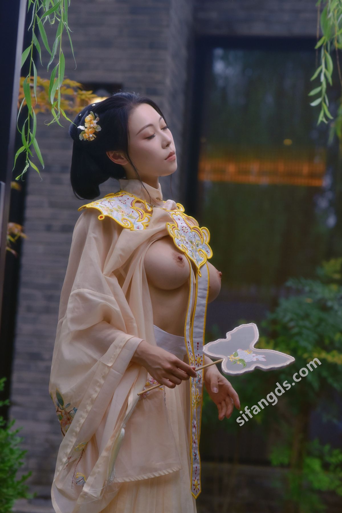 XR Uncensored Qing Miao 清妙 – R18 秀人网模特 25年新作品 浴室 And 户外 Part02 (53P)