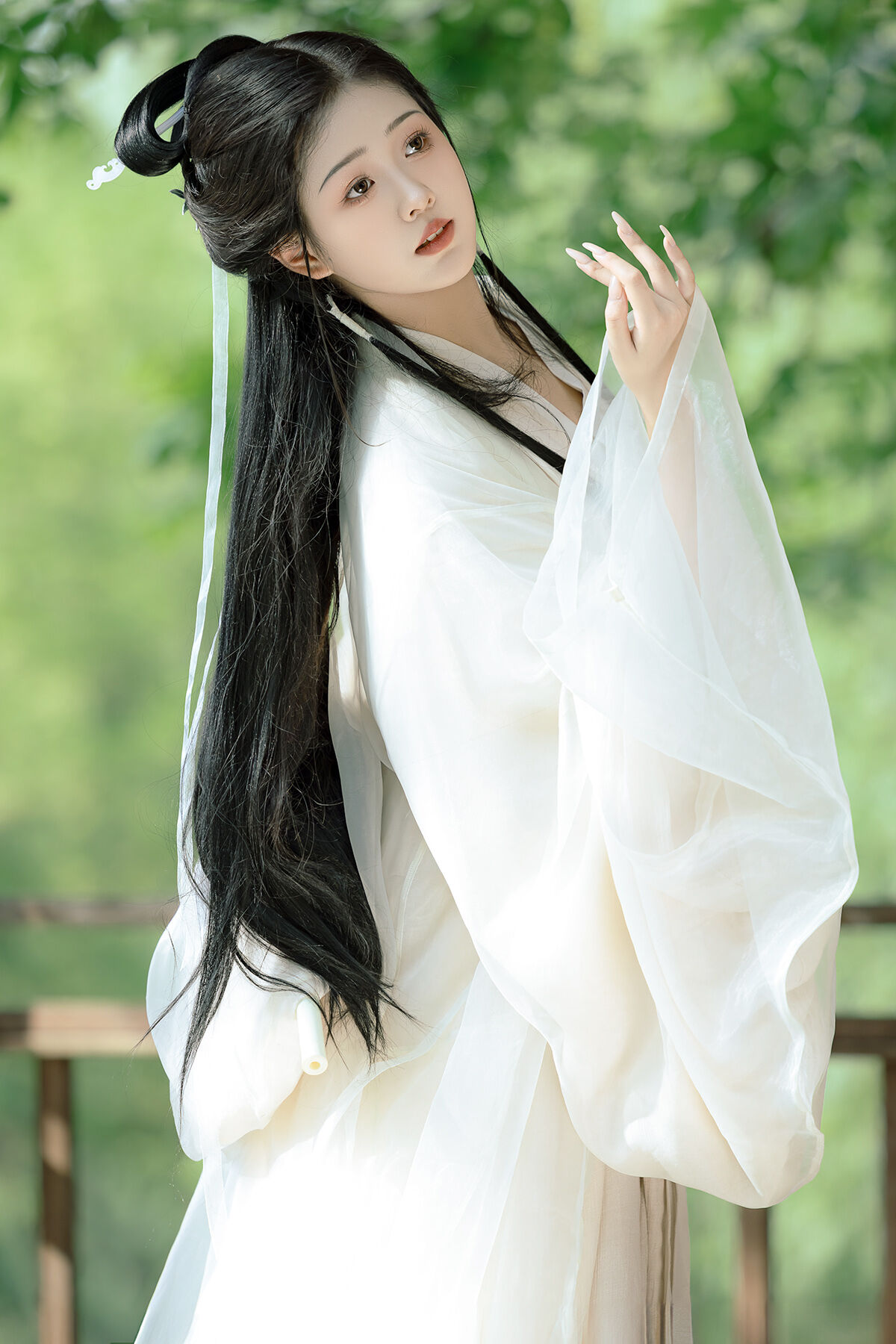 YiTuYu艺图语 Vol.8137 若韵 (17P)
