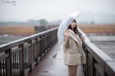 极品韩国美女李恩慧《下雨天街拍》