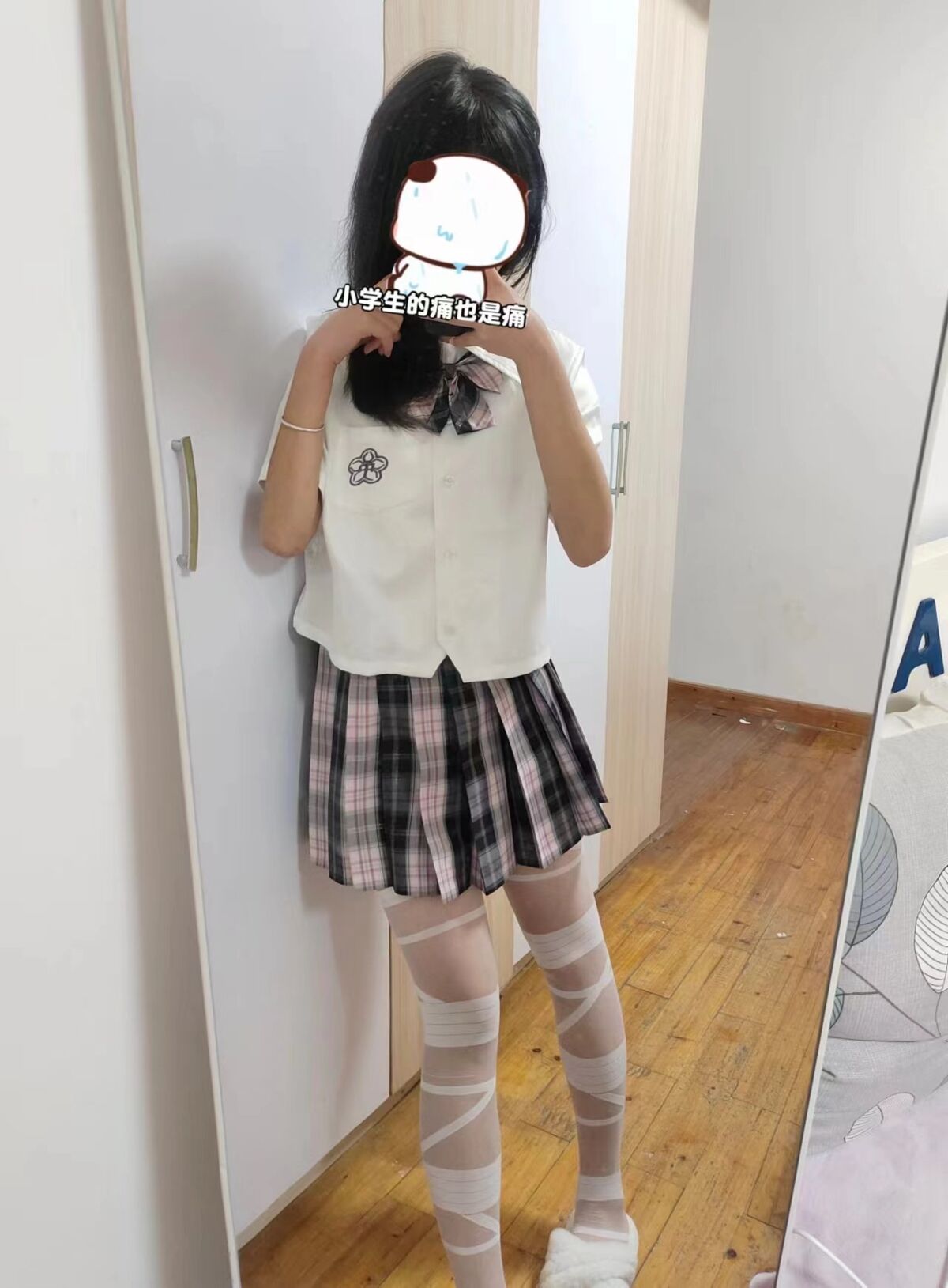Shi Hua Hua Ya 是嚯嚯呀 – X福利姬 极品萝莉 (27P – 14V)