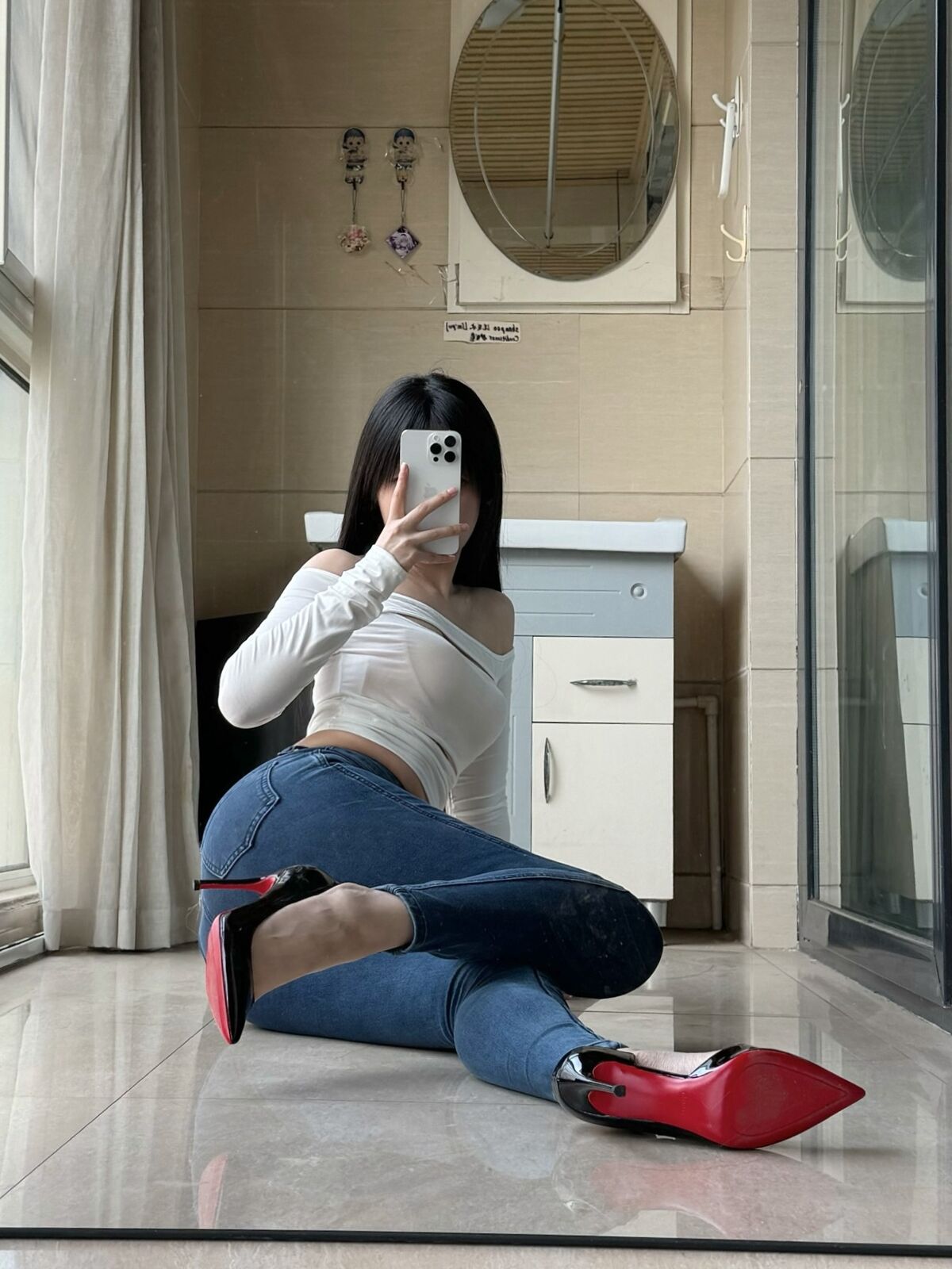 Coser@不可爱羚 – 牛仔裤 (29P – 7V)
