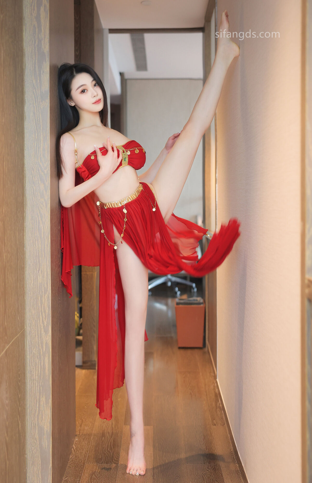 XR Uncensored Qing Miao 清妙 – R18 秀人网模特 红色舞裙 S Part01 (48P – 4V)
