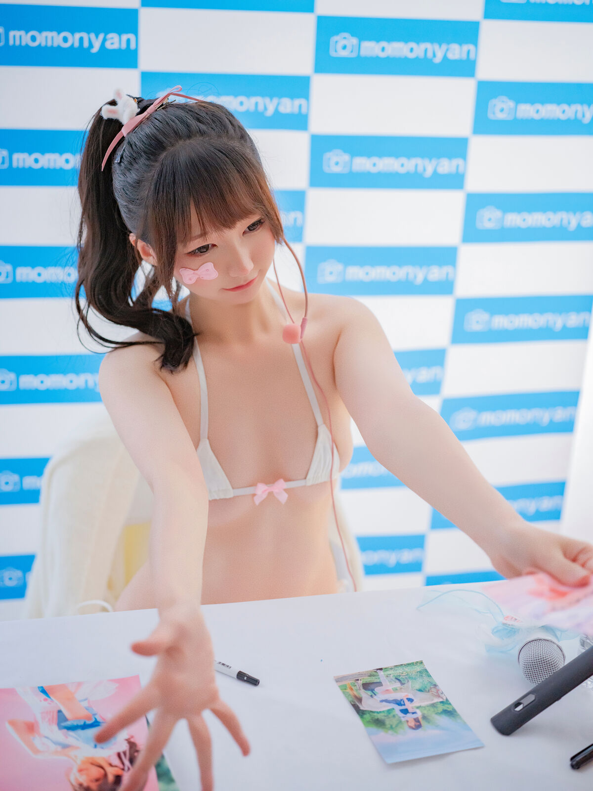Coser@NAGISA魔物喵 – ビキニアイドルのサイン会 Part02 (61P)