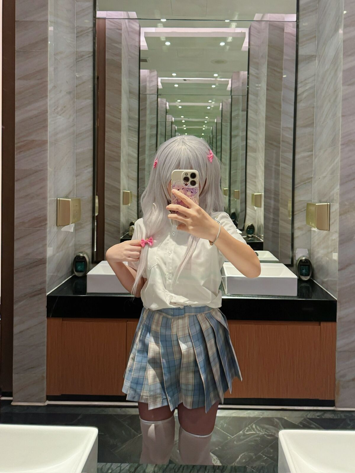Coser@一枚呆呆 – 极品萝莉 (90P – 81V)
