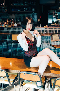 [Loozy] Son Ye-Eun (손예은) – Tainted Love Bar