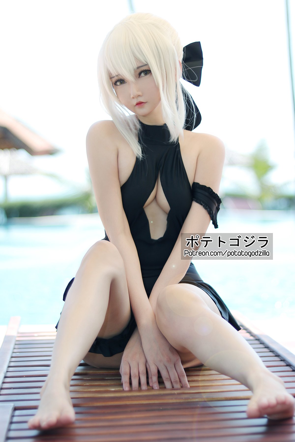 Coser@Potato Godzilla – Saber Alter Swimsuit