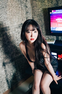 [Loozy] Son Ye-Eun (손예은) – Player (S.ver)