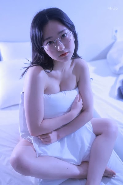 Sehee (세희) Moist & Real Feeling