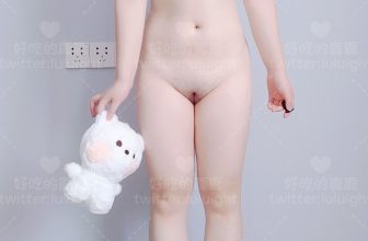 Coser@好吃的鹿鹿 And luluight – 顶级Cos白虎萝莉 私拍福利 Part03 (61P)