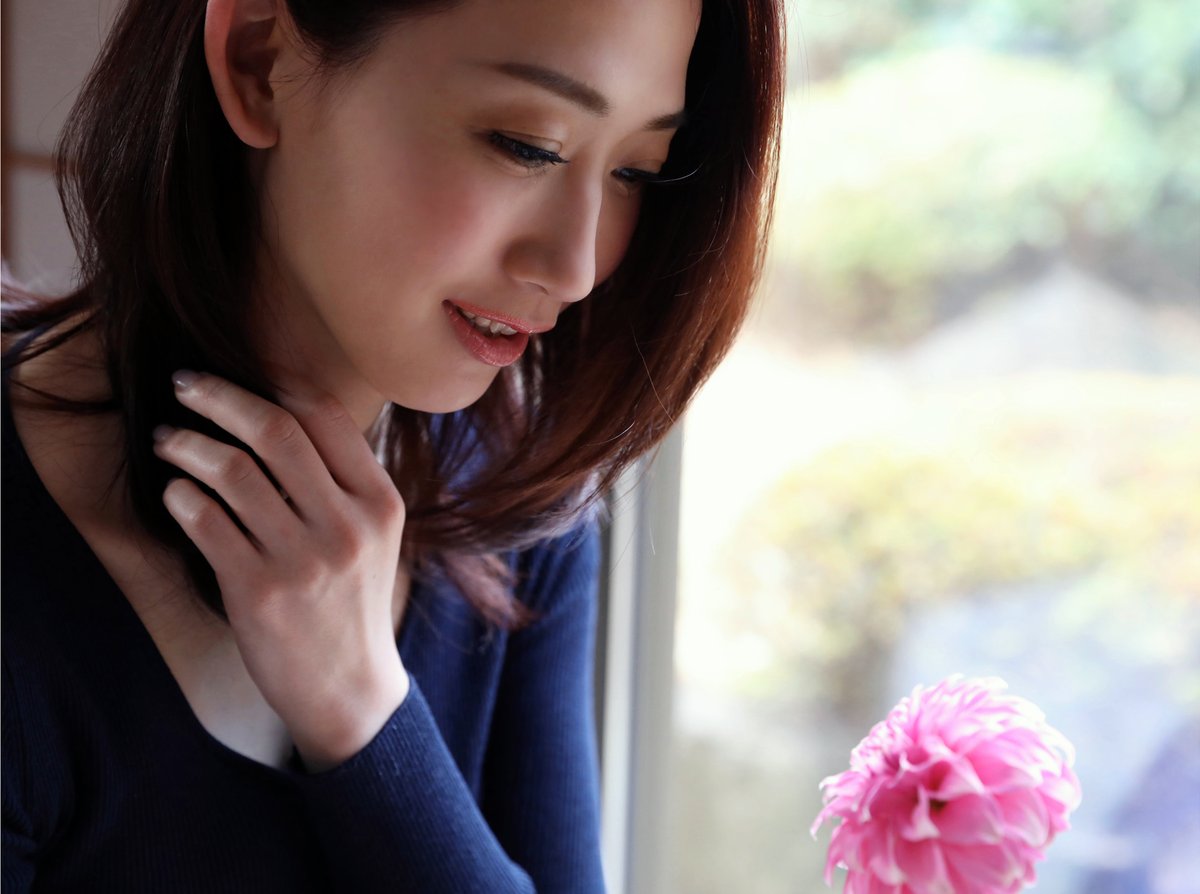 JP Mito Kana 水戸かな – 花を愛でる人