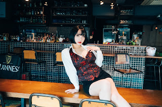 [Loozy] Son Ye-Eun (손예은) – Tainted Love Bar