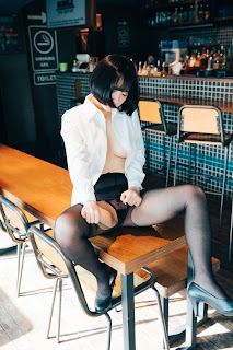 [Loozy] Son Ye-Eun (손예은) – Tainted Love Bar