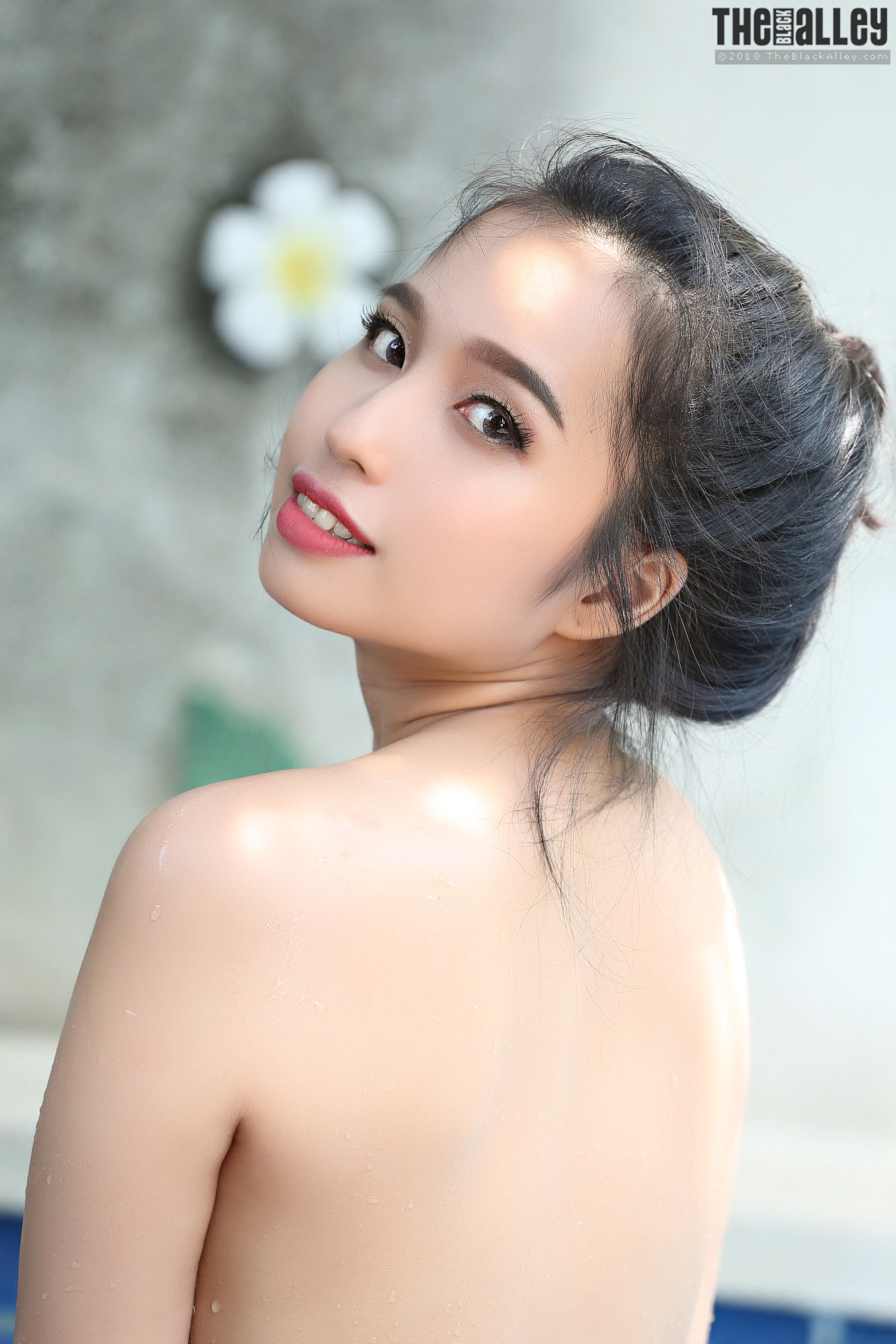 Norah The Black Alley Photobook Set.03