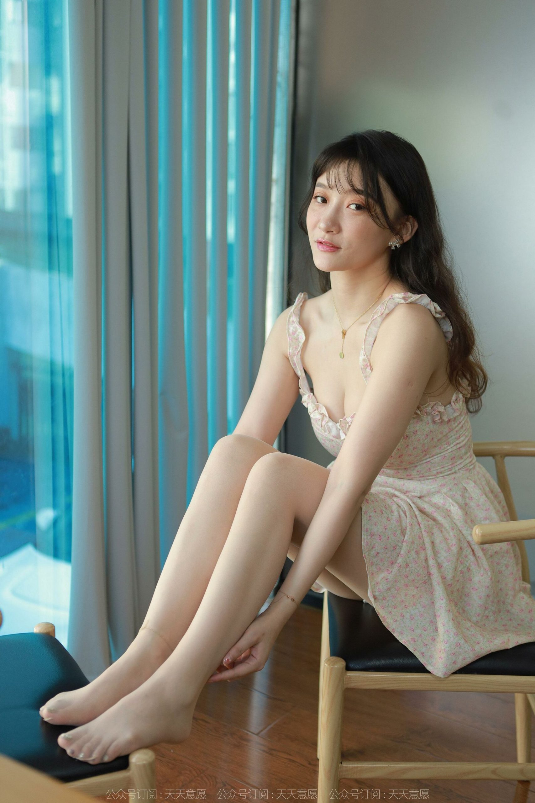 IESS异思趣向 - 模特：秋秋《迷人事业线》