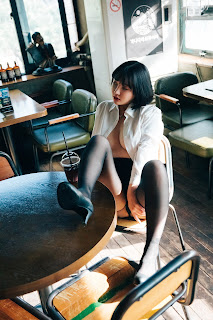 [Loozy] Son Ye-Eun (손예은) – Tainted Love Bar