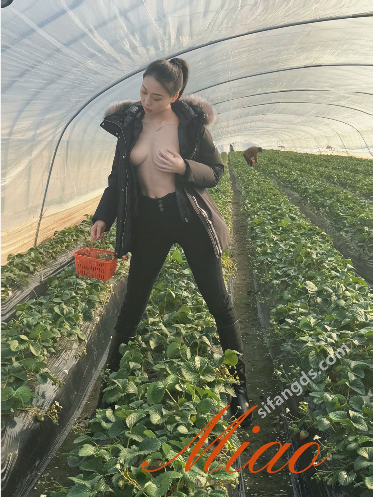 XR Uncensored Qing Miao 清妙 – R18 秀人网模特 25年新作品 浴室 And 户外 Part02 (53P)