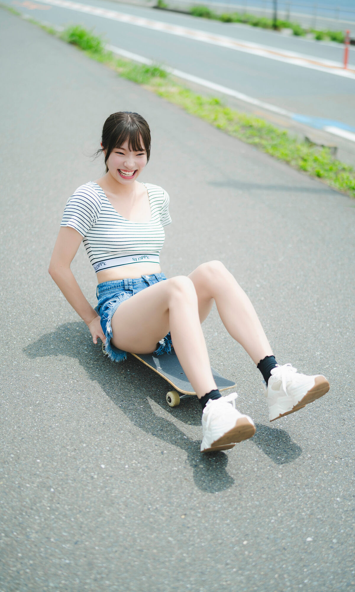 JP Natsuki Satonaka 里仲菜月 – こっち向いて、なっちゃん
