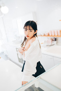 [Loozy] Sonson (손손) – Nude Apron