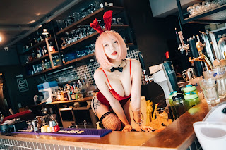 [Loozy] Son Ye-Eun (손예은) – Tainted Love Bar