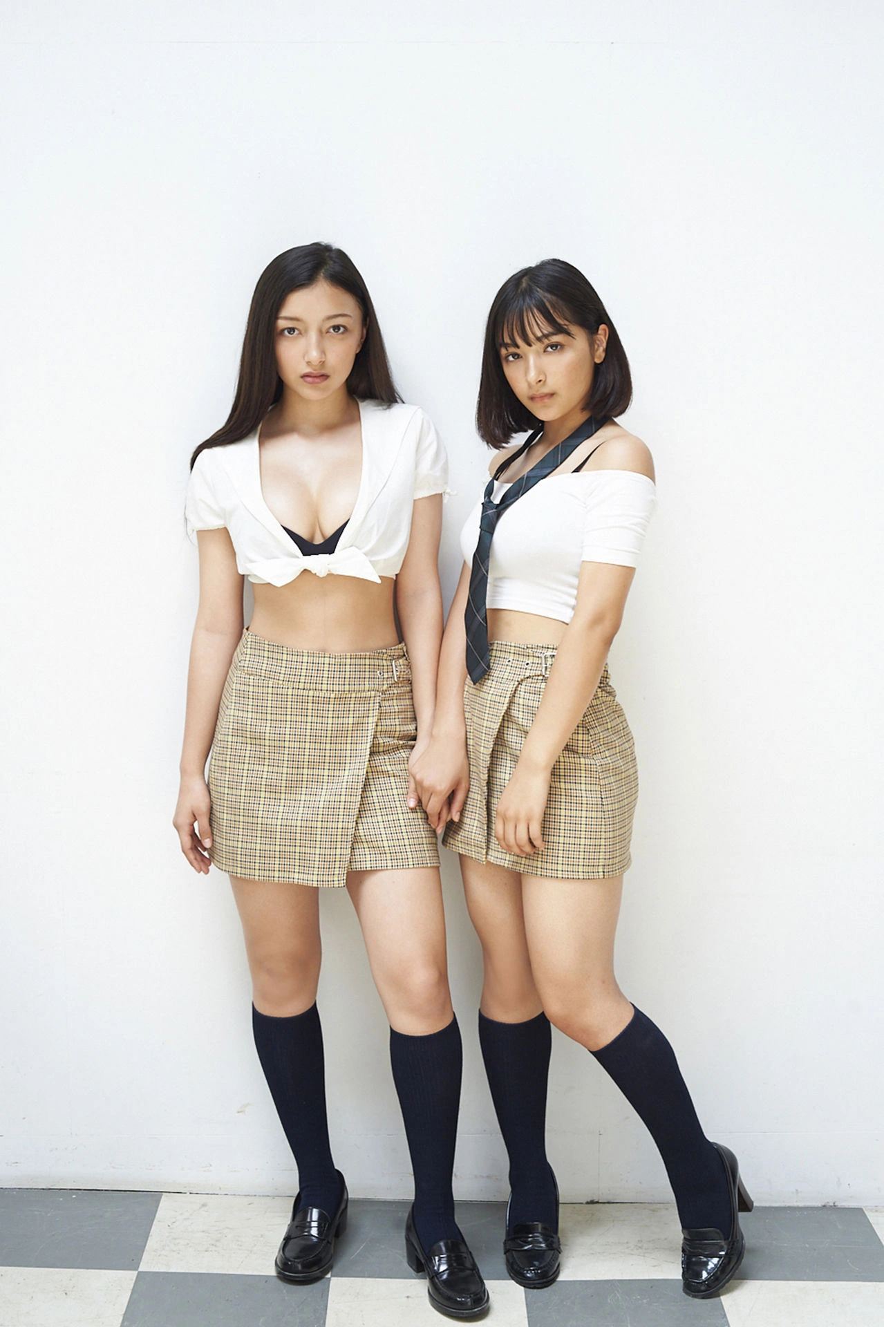 Erika エリカ, Marina マリナ, ヤンマガデジタル写真 「Eri－Mari エリマリ姉妹」 Set.01