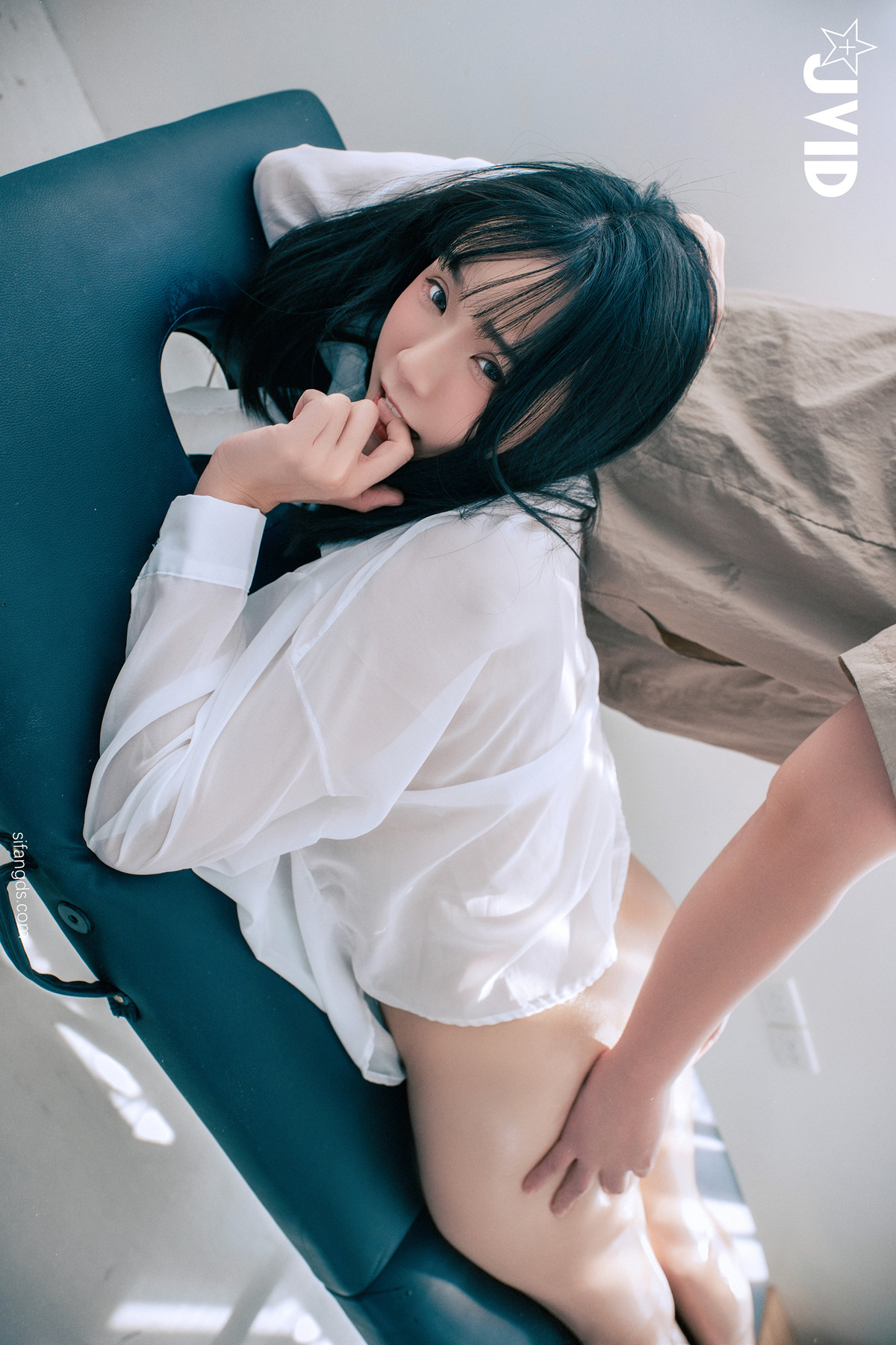 JVID Angela寶7 – 被按摩師玩弄の墮落妻子－寶七🔥被技巧高超的手技開發出性感帶 Set.06