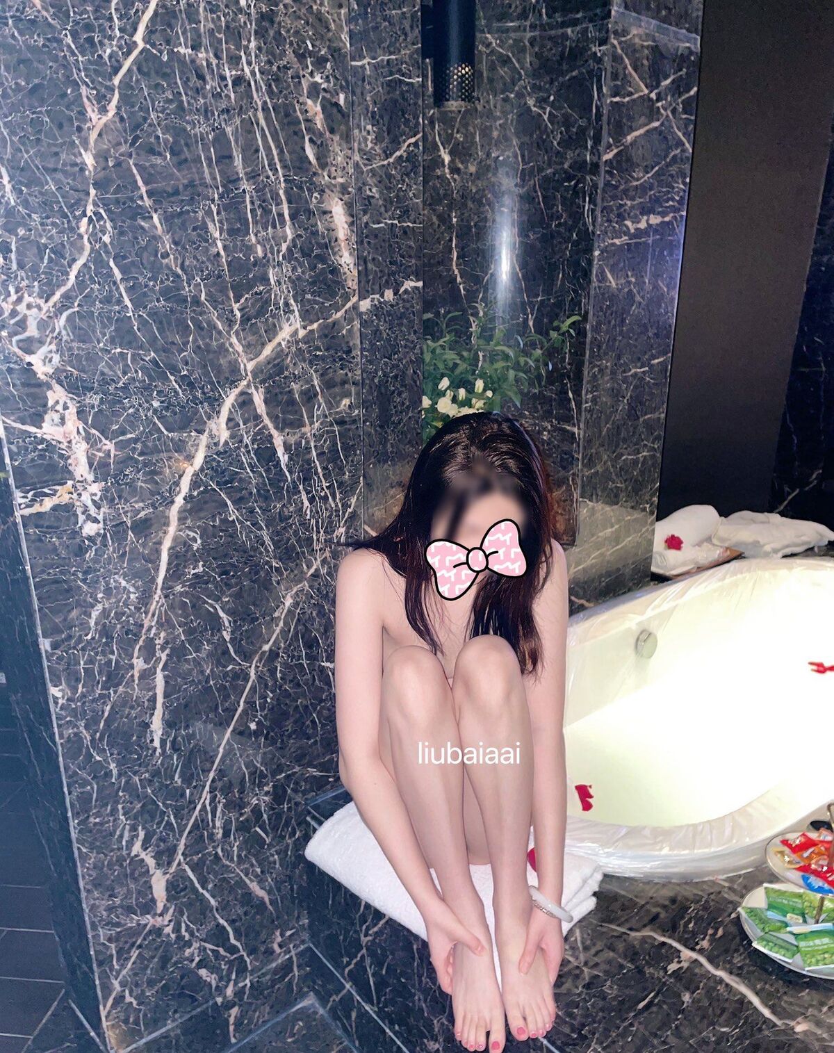 liubaiaai – 極品女神美穴超粉爽爆啪啪啪 (38P – 15V)