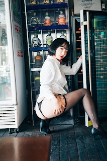 [Loozy] Son Ye-Eun (손예은) – Tainted Love Bar