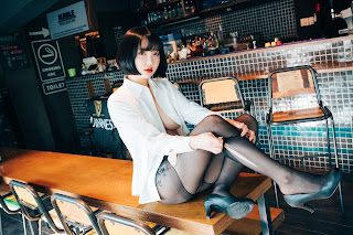 [Loozy] Son Ye-Eun (손예은) – Tainted Love Bar