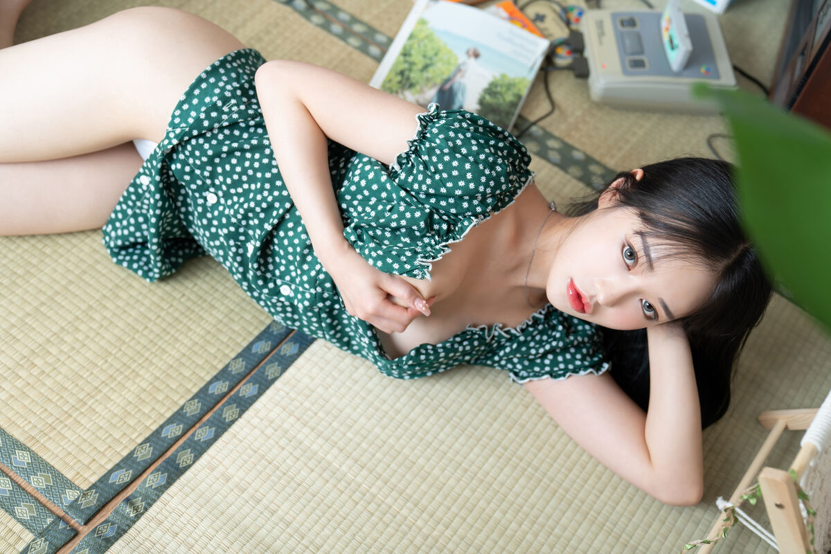 Leeae 이아이 – Hot Vacation (32P)