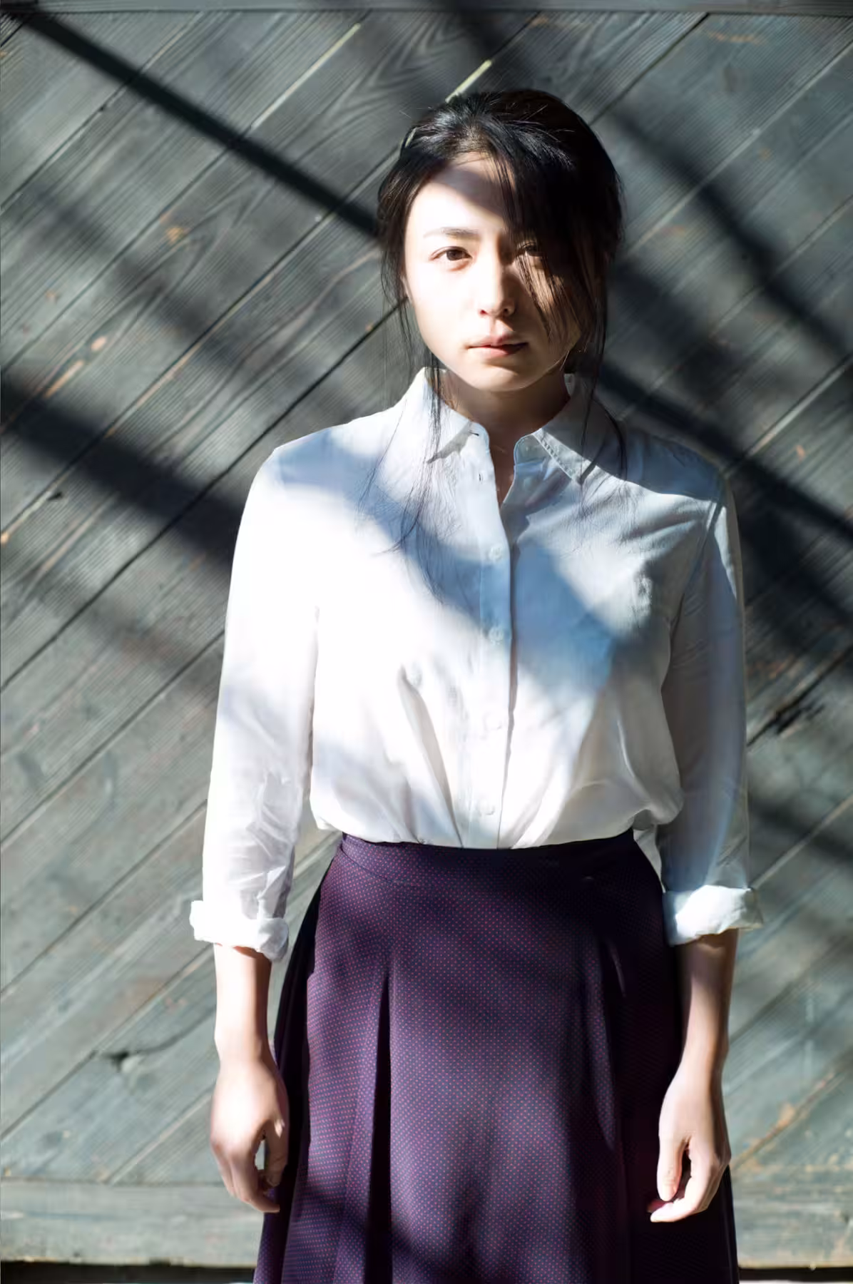 [川村ゆきえ] 露出白嫩酥胸…..臉蛋也超色氣 (28 Photos)