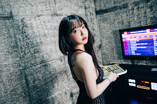 [Loozy] Son Ye-Eun (손예은) – Player (S.ver)