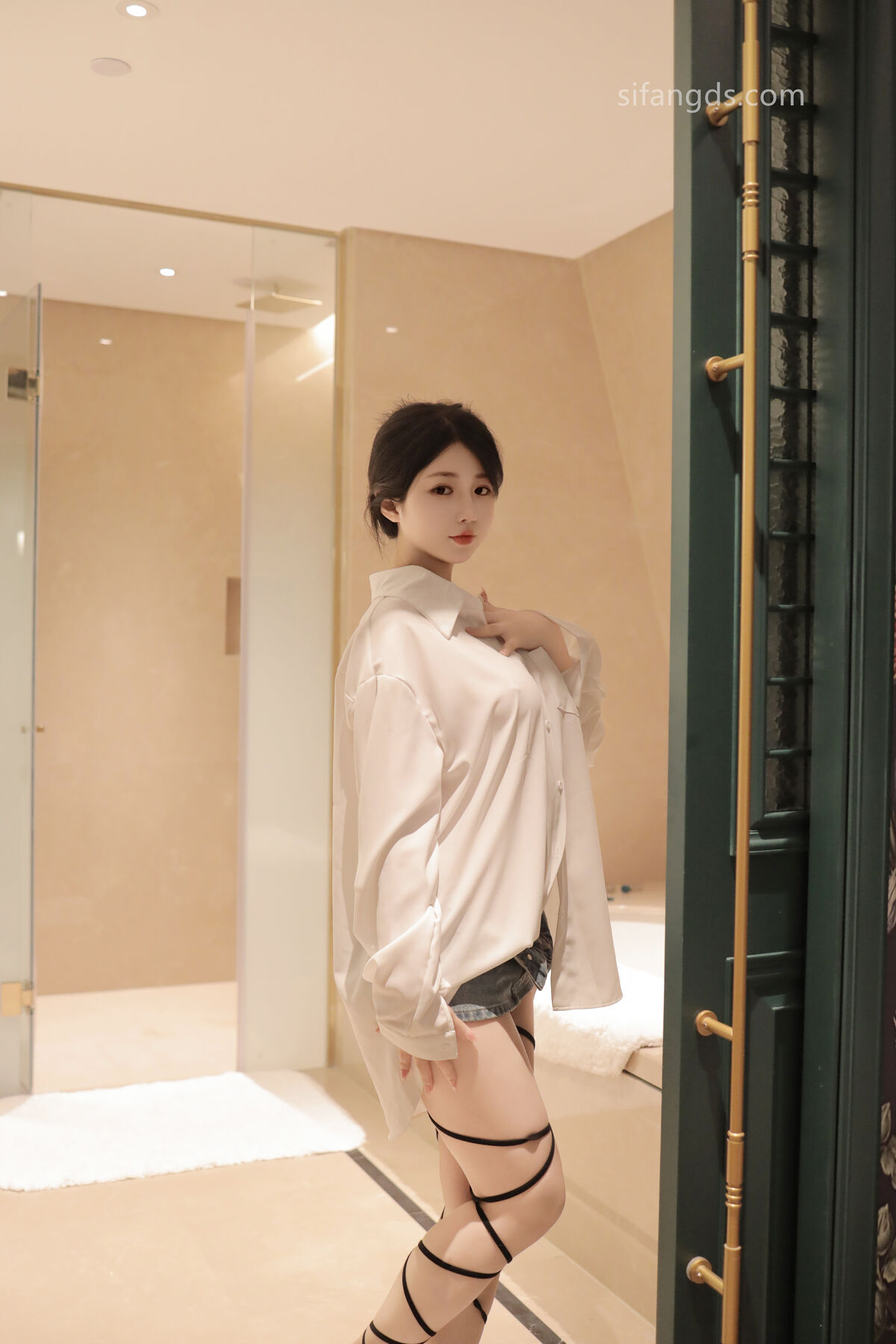 XR Uncensored Chen Xiao Hua 陈小花 – R18 秀人网模特 浴室中的激情 Part01 (47P – 8V)