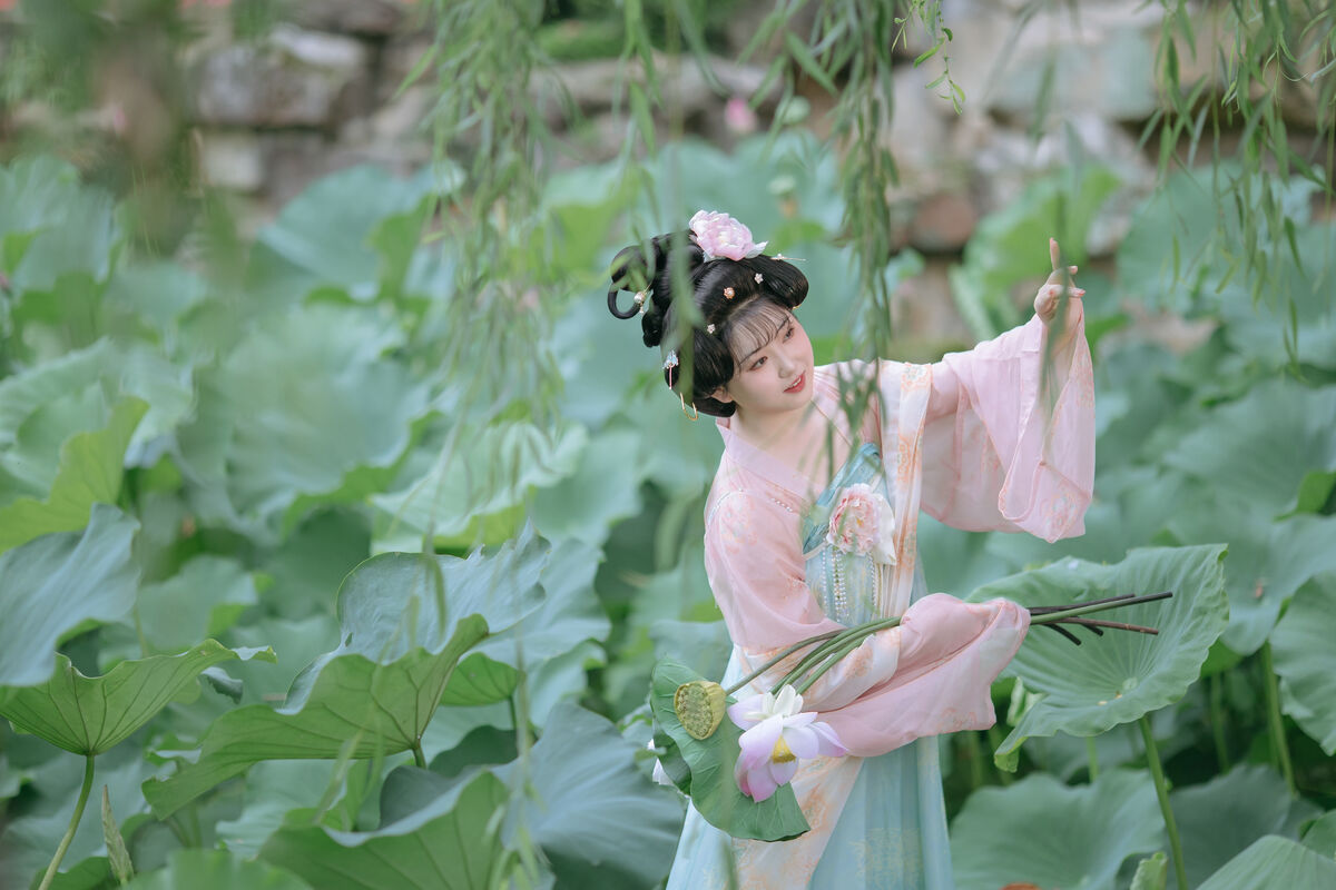 YiTuYu艺图语 Vol.8519 子小浔 (29P)