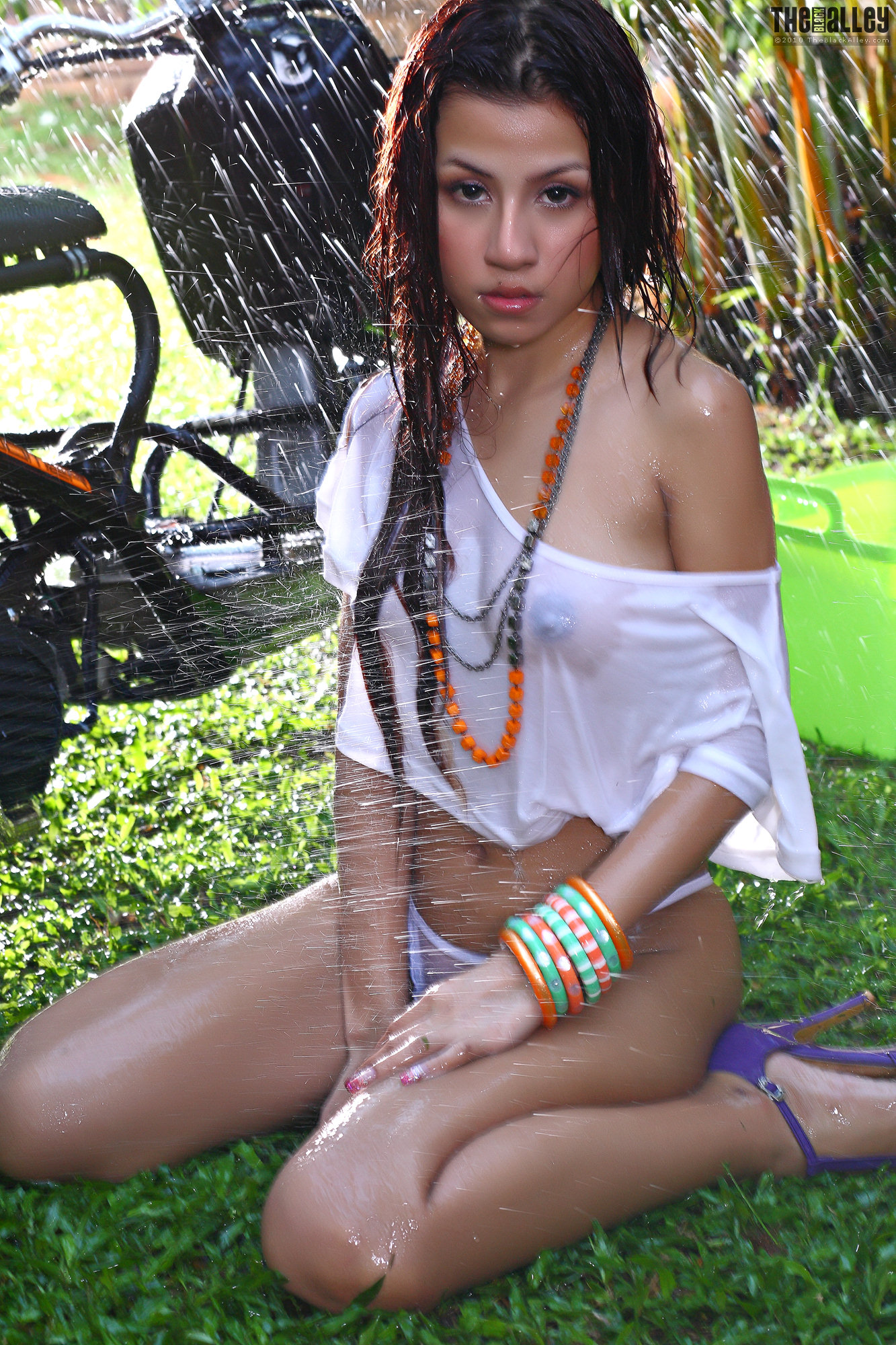 Lydia The Black Alley Photobook Set.04